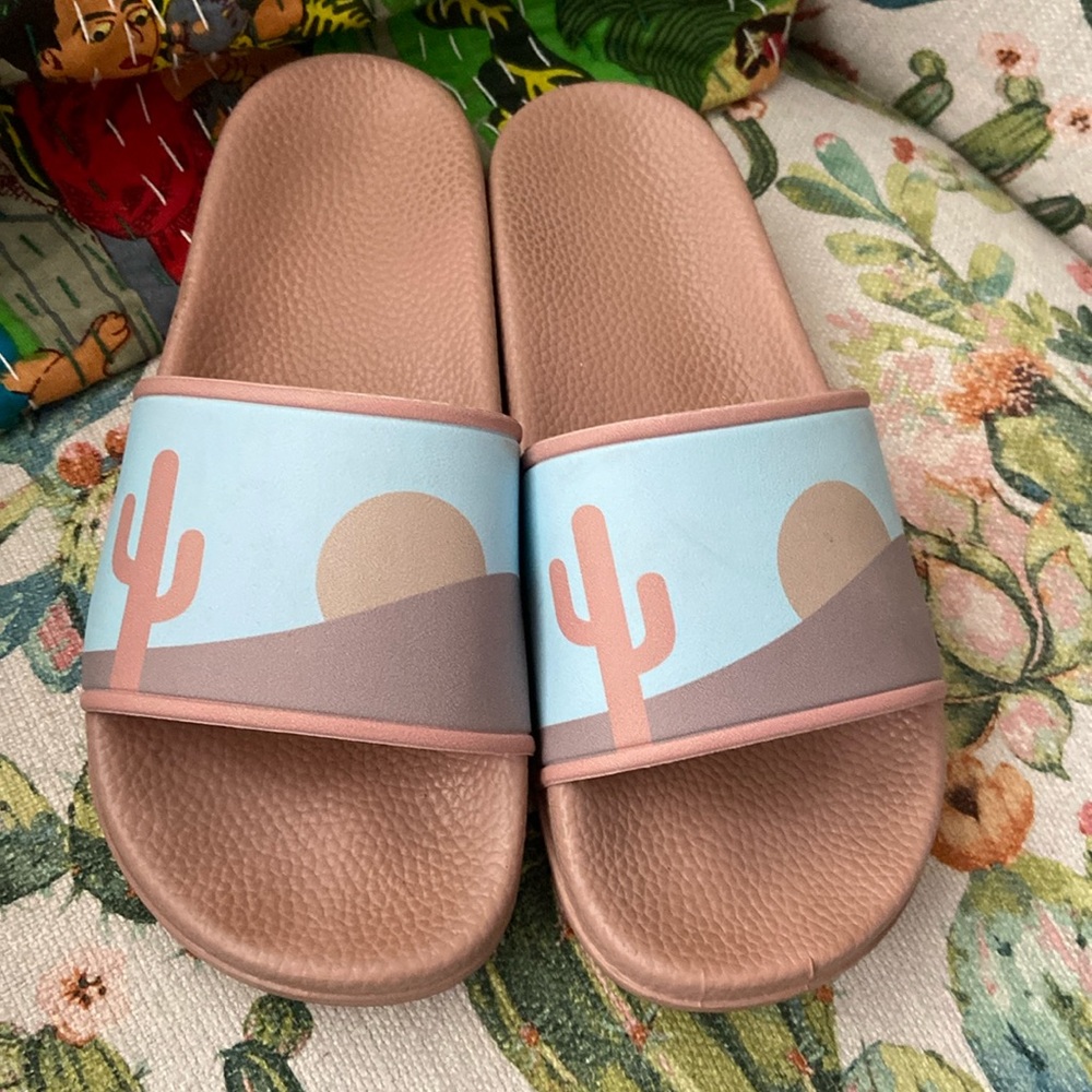 Classic Rock Couture Desert Cactus Slides 7/8 GUC